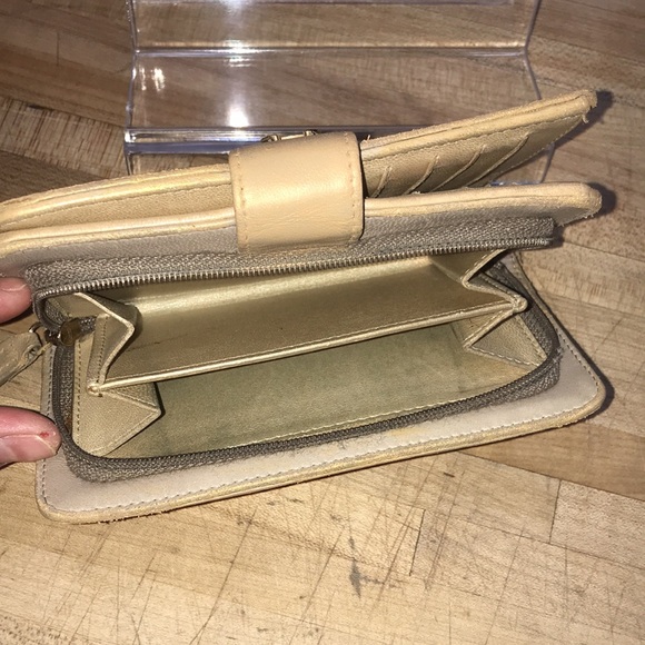 Chanel Gold Iridesent Camelia wallet w zipped up coin compartment. Gold hardware - Picture 7 of 8